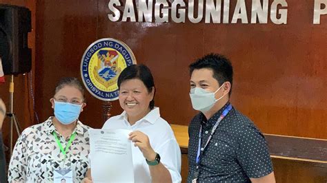 Belen Fernandez wins Dagupan comeback race against mayor.